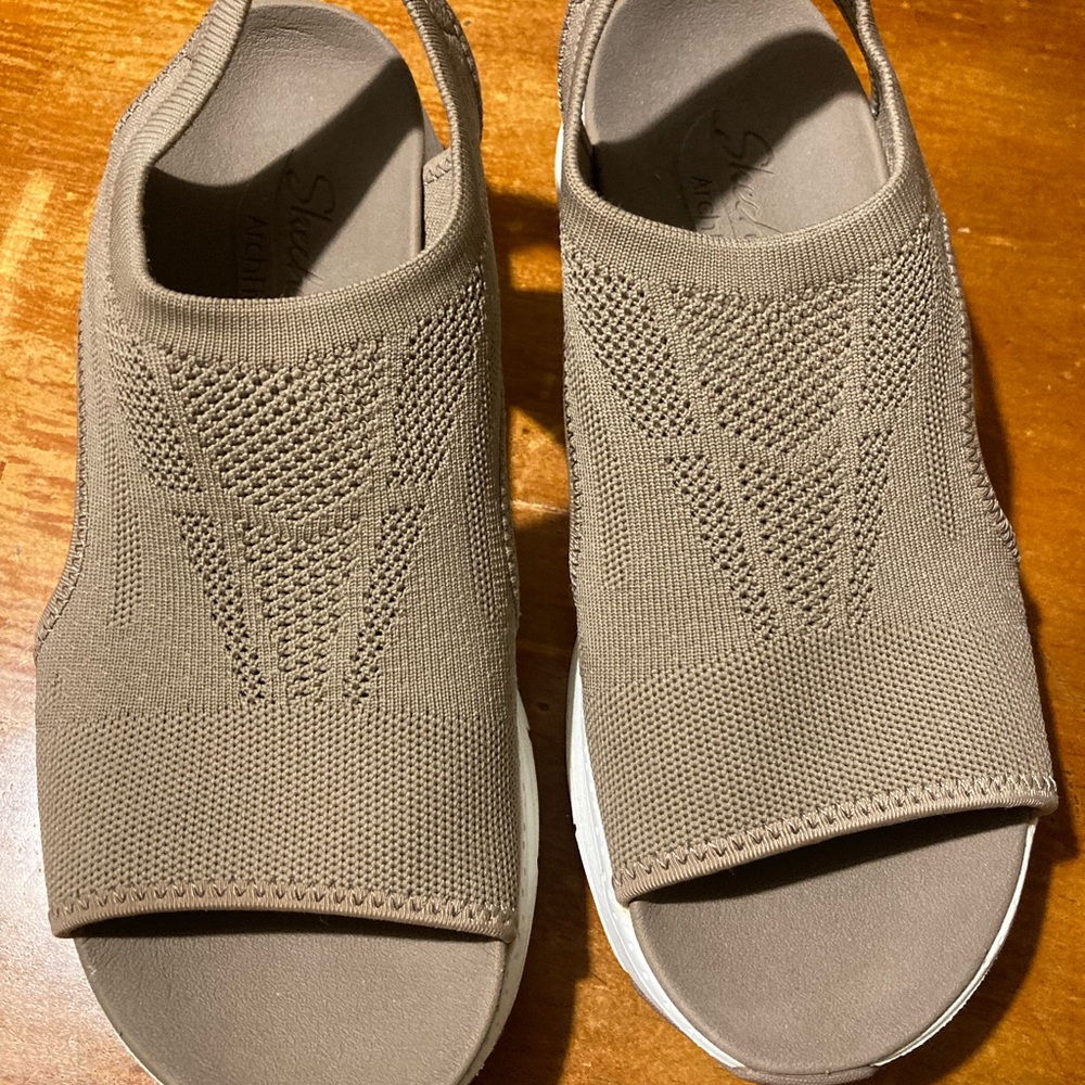 Skechers Archfit Sandals Women’s 8